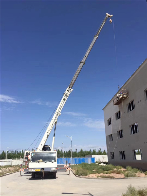 三山区“轻装强干”—— 吊车的 “轻量化臂架” 技术