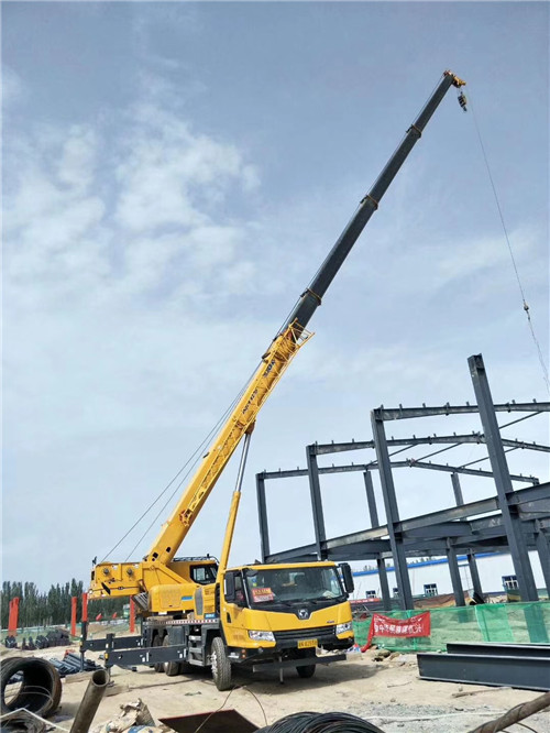三山区超高层建筑钢结构吊装案例